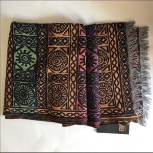 NWT Frye Aztec Print Cozy Scarf